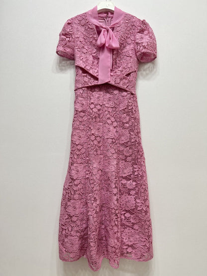 Dantel İşlemeli Pembe Elbise